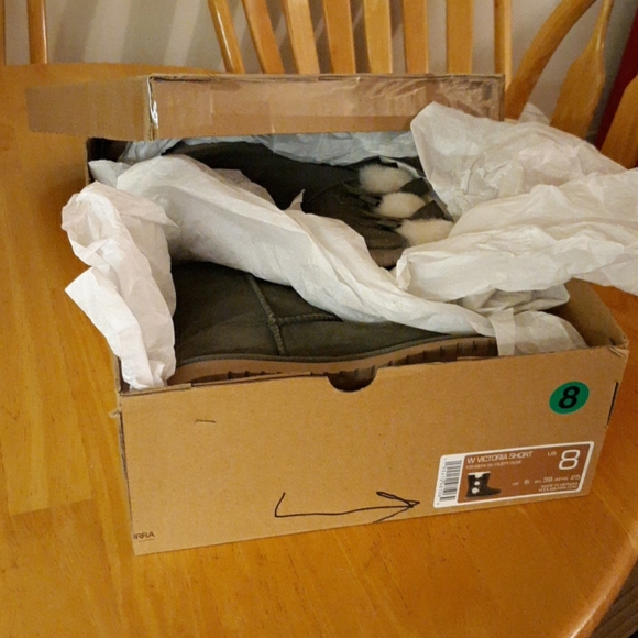 NIB Koolaburra short w/ 2 side bows - Picture 8 of 9